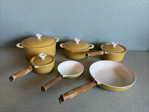 Descoware vtg yellow enamel - vtg,