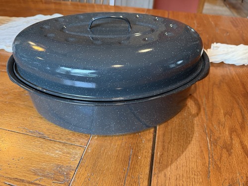 Vintage dutch oven roasting - vintage,